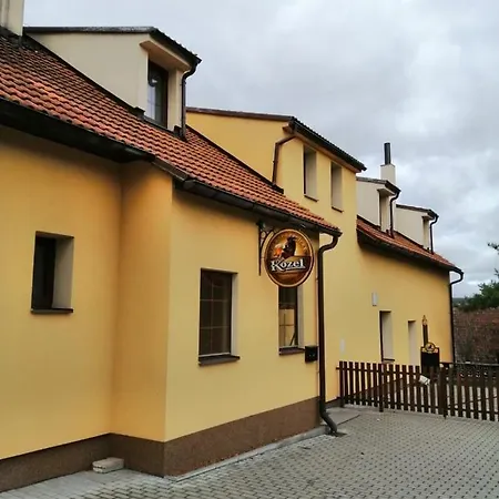 بيت ضيافة U Kostela Nalzovice
